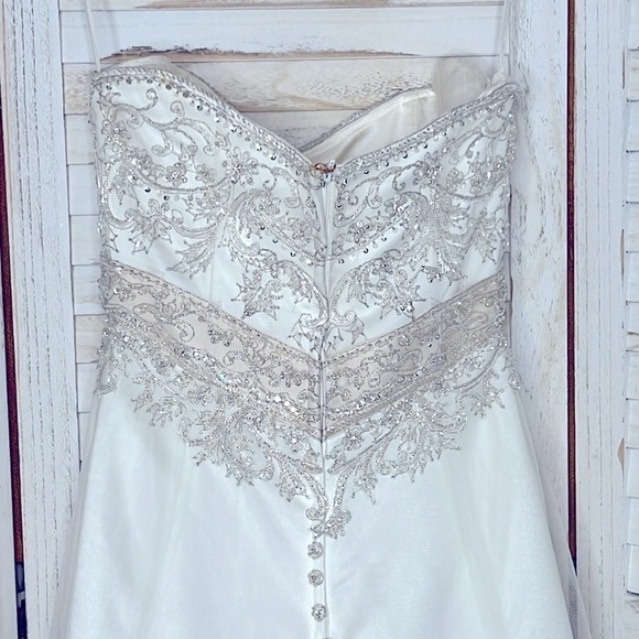 CASABLANCA l Fit and Flare Ivory Champagne Bridal Gown 1936 Style NWT Size 8* - Picture 7 of 12